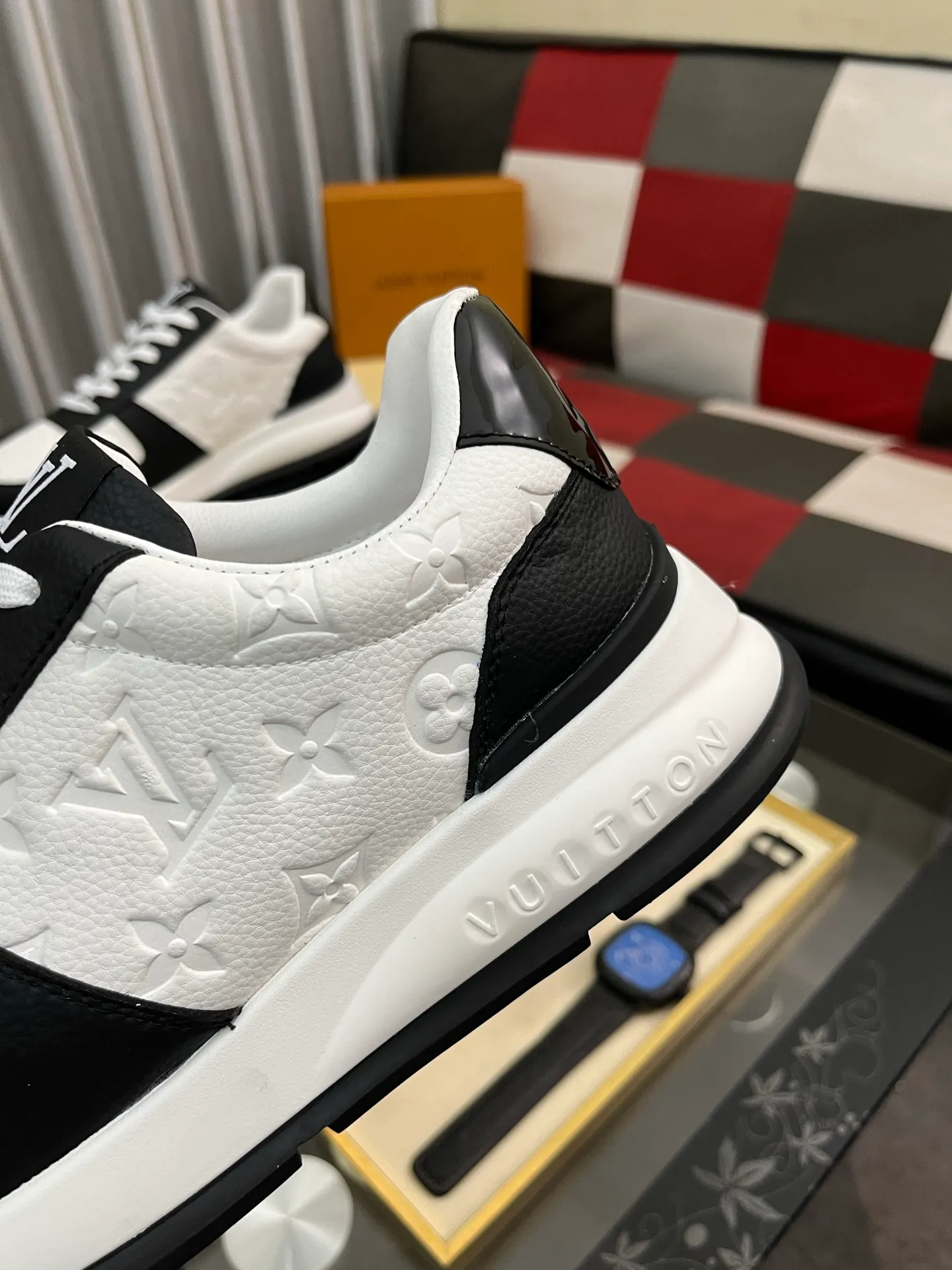 Men's men's shoes💰458⌚️⌚️ Loui* Vuitto* - Louis ** donkey's new color men's trainer sneakers, this LV Trainer sneaker is made of calfskin and breathable mesh, showing pure colors, the #54 logo on the back traces the brand's birth in 1854, the designer's handwritten brand logo embellishes one side, virgil Designed by abloh himself, it is a very commemorative sneaker. The new lv Louis Vuitton loui* vuitto* trainer sneaker low casual sports culture versatile basketball sneaker. Size: 38-443️⃣Colors available